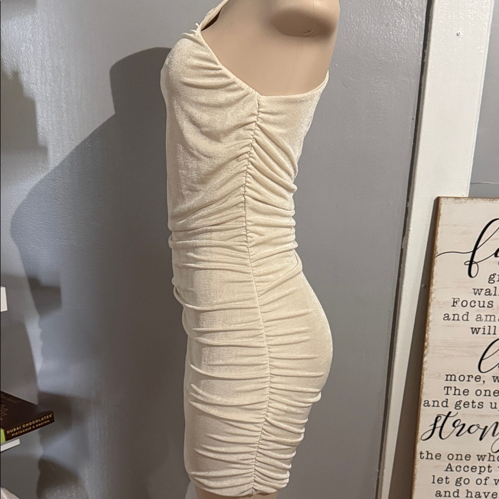 Elegant Cream One-Shoulder Dress - Picture 5 of 11